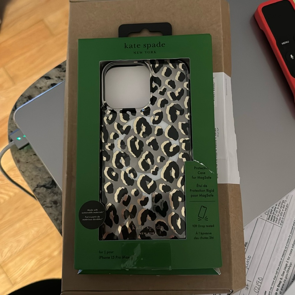 Kate spade 15 pro max leopard case